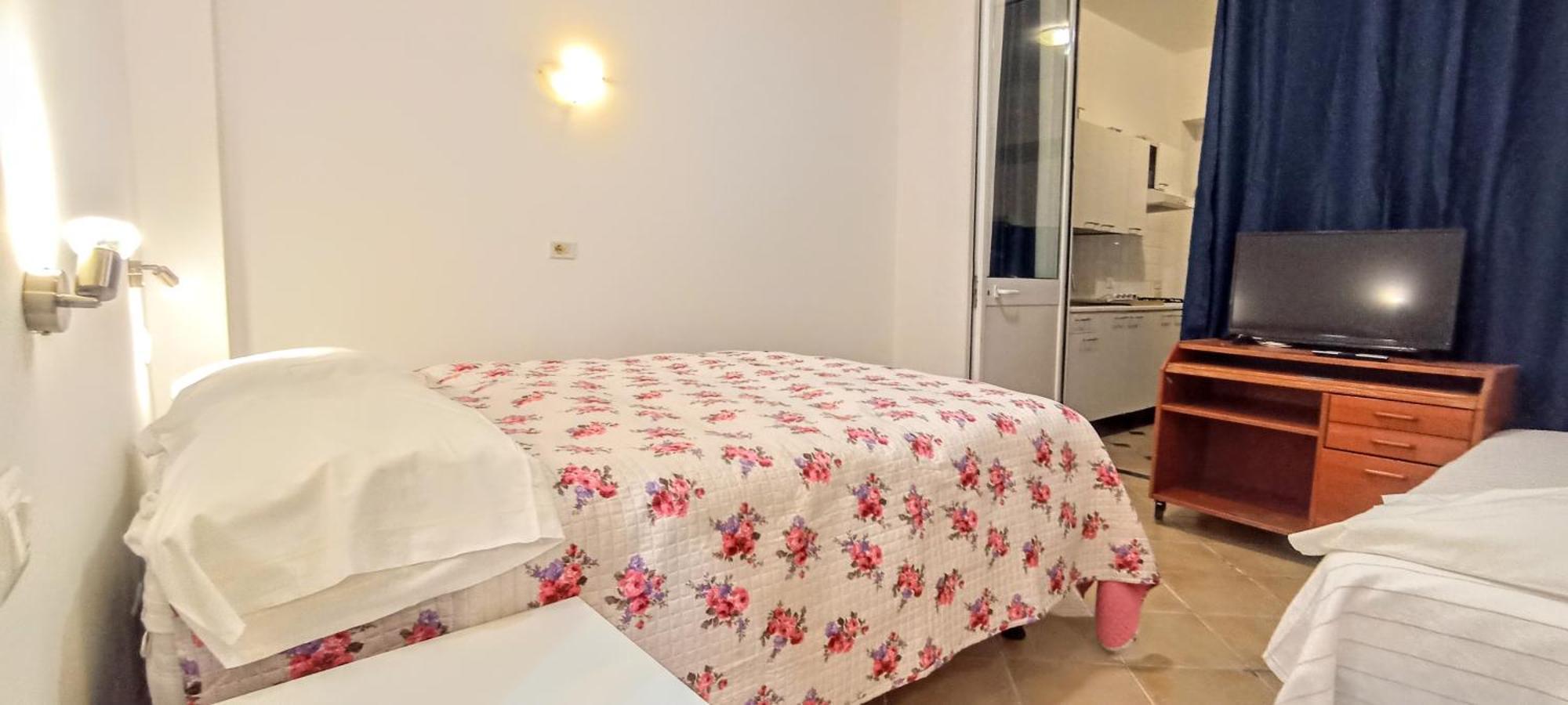 Tigullio Apartment *